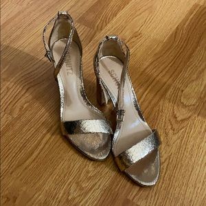 Schutz Gold foil sandals ✨